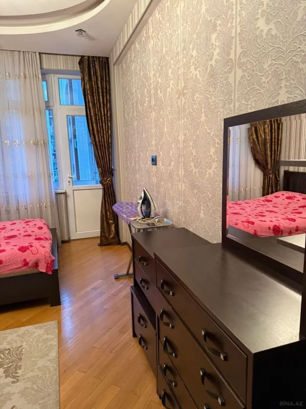 Kirayə verilir 3 otaqlı mənzil 108 m²
