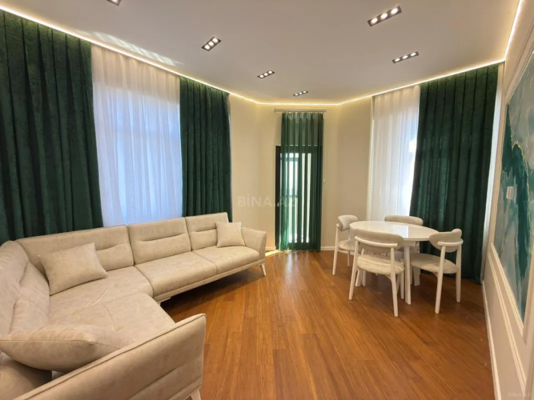 Satılır 2 otaqlı mənzil 70 m²