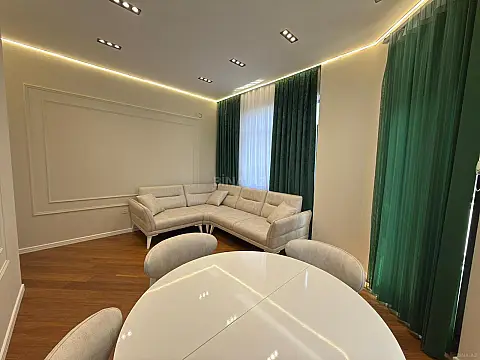 Satılır 2 otaqlı mənzil 70 m²