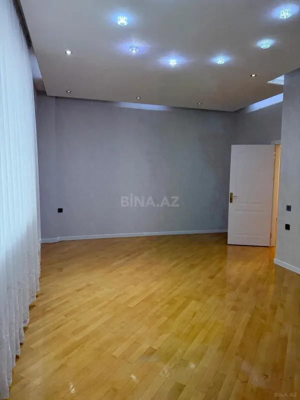 Satılır 3 otaqlı mənzil 122 m²