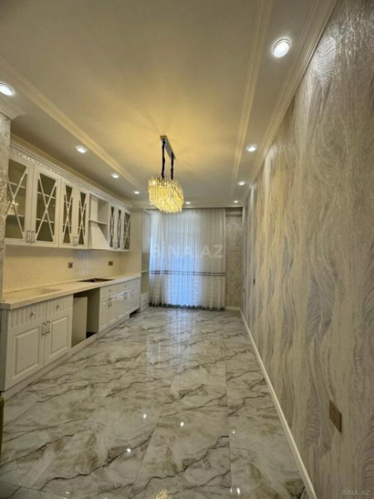 Satılır 3 otaqlı mənzil 137 m²