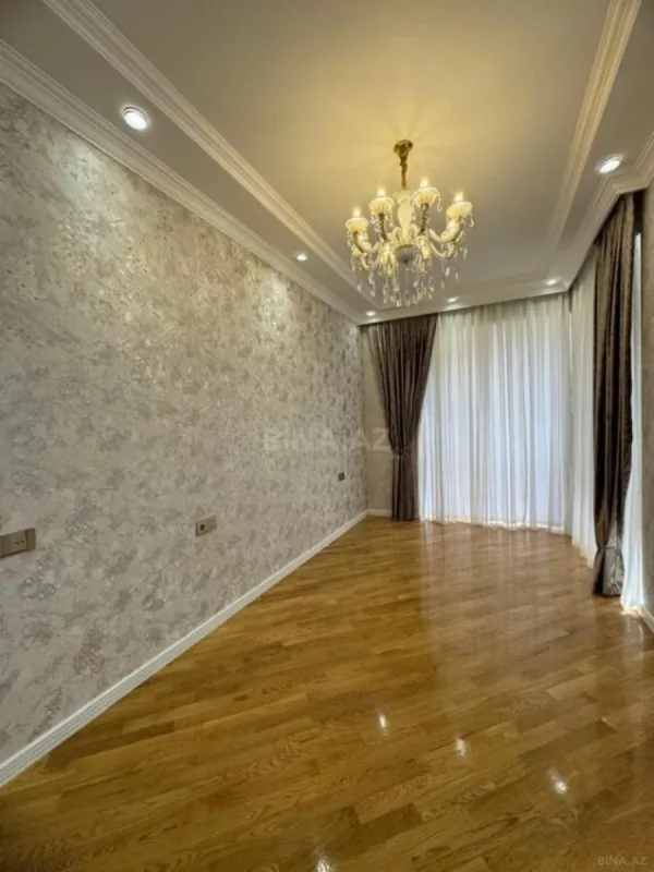Satılır 3 otaqlı mənzil 137 m²