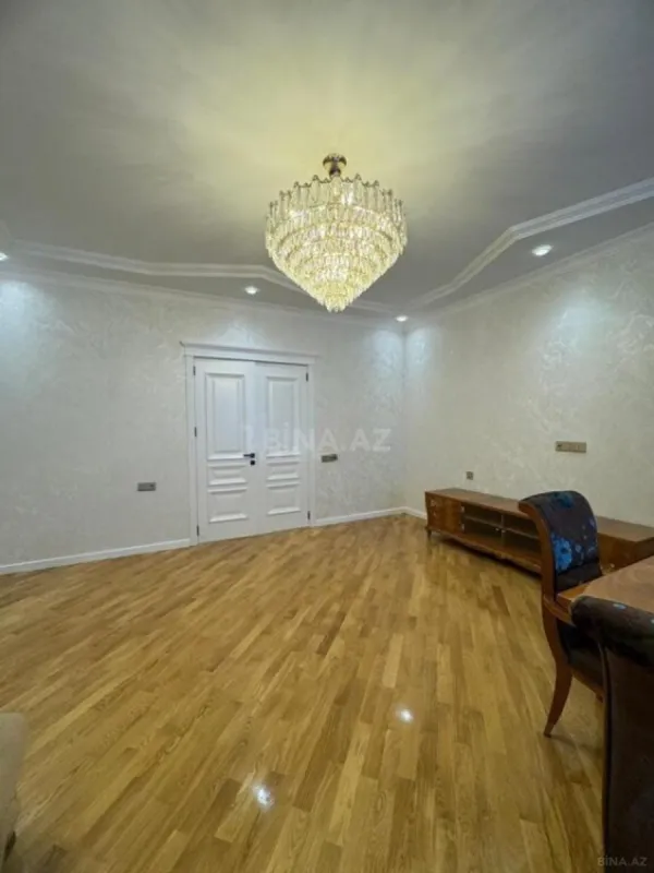 Satılır 3 otaqlı mənzil 137 m²
