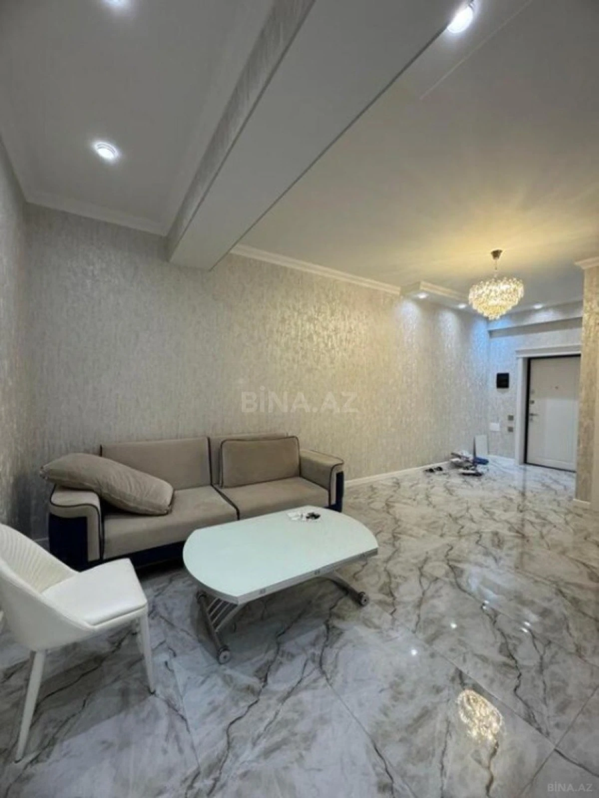 Satılır 3 otaqlı mənzil 137 m²