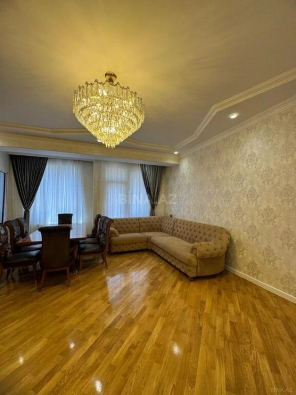 Satılır 3 otaqlı mənzil 137 m²