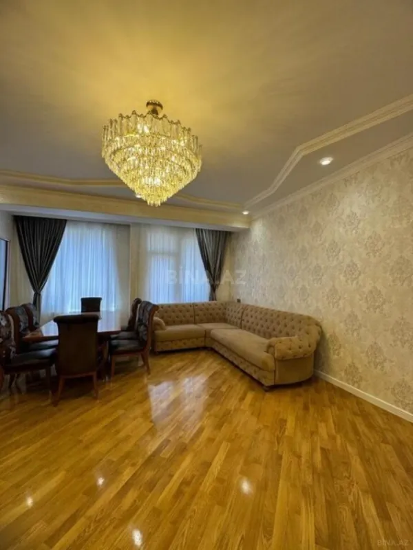 Satılır 3 otaqlı mənzil 137 m²