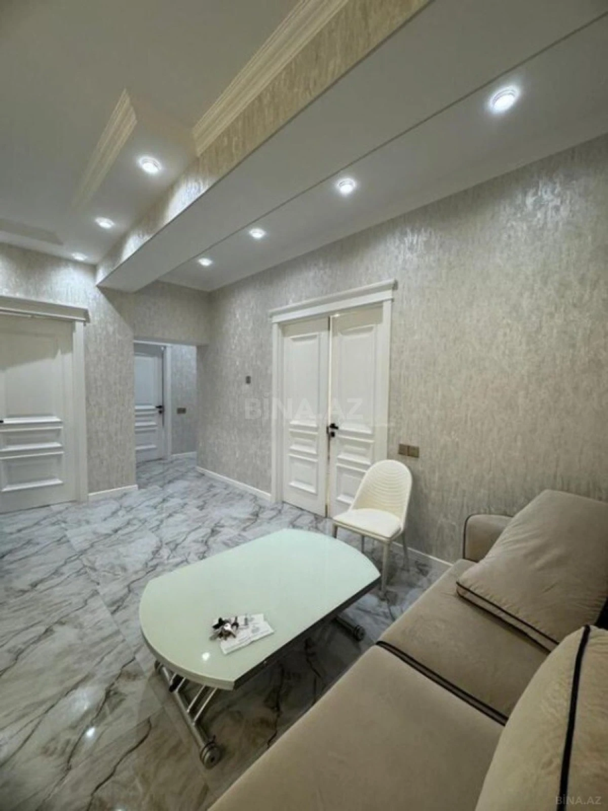 Satılır 3 otaqlı mənzil 137 m²