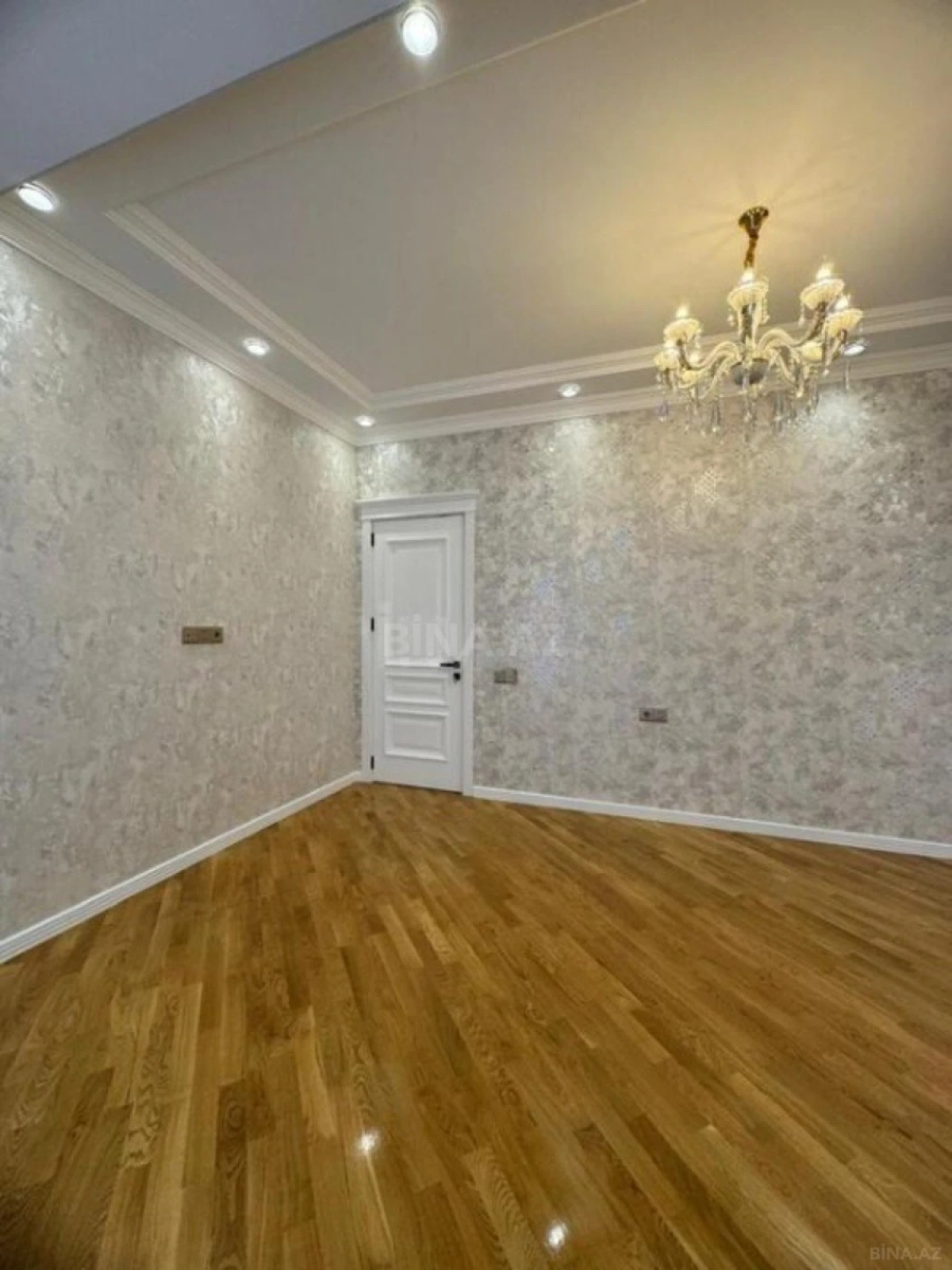 Satılır 3 otaqlı mənzil 137 m²