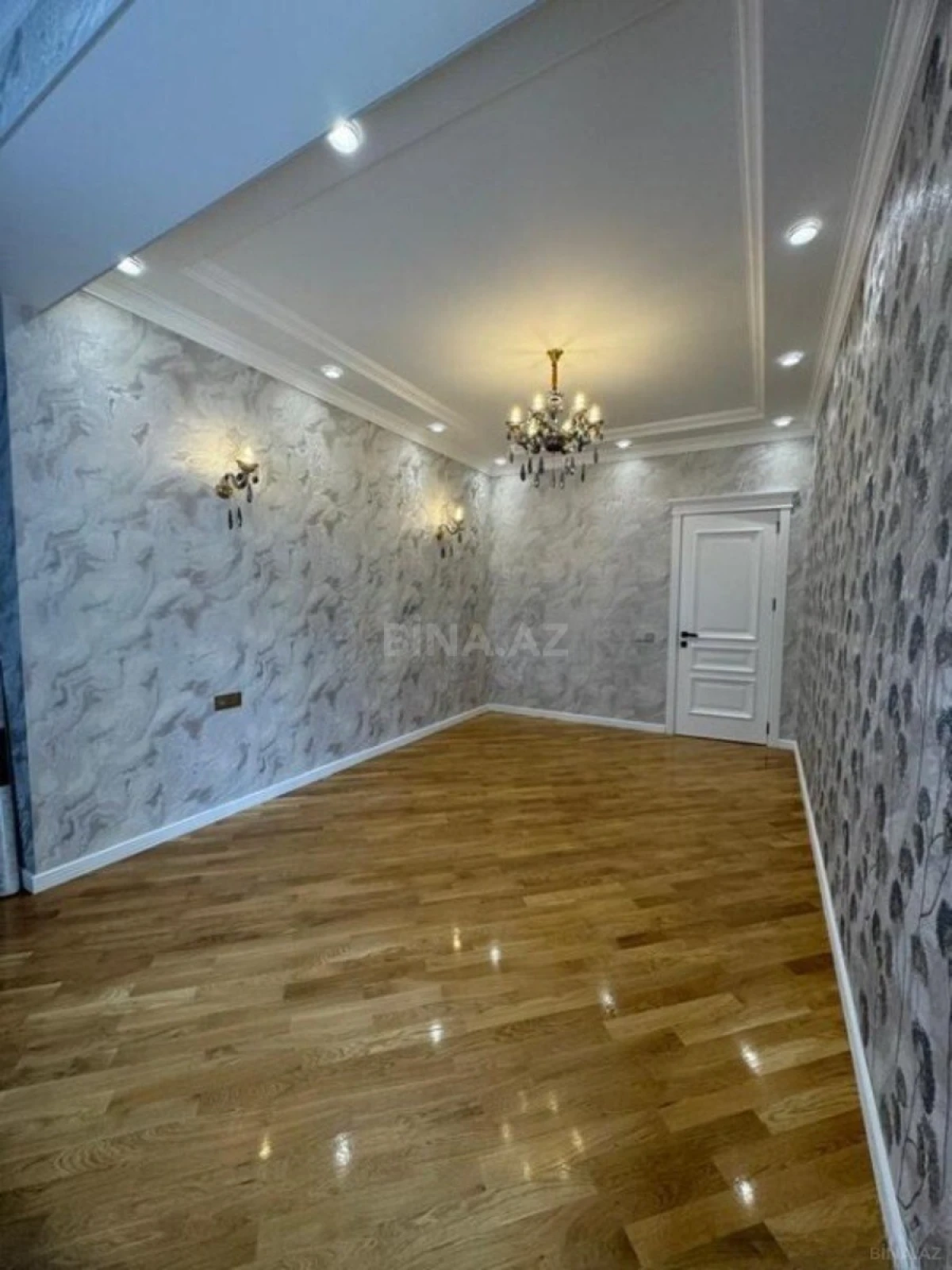 Satılır 3 otaqlı mənzil 137 m²