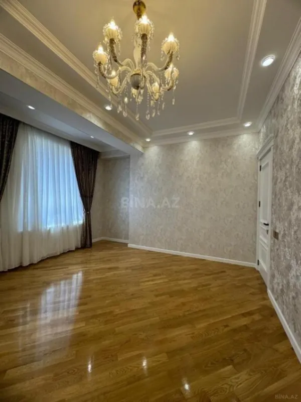 Satılır 3 otaqlı mənzil 137 m²