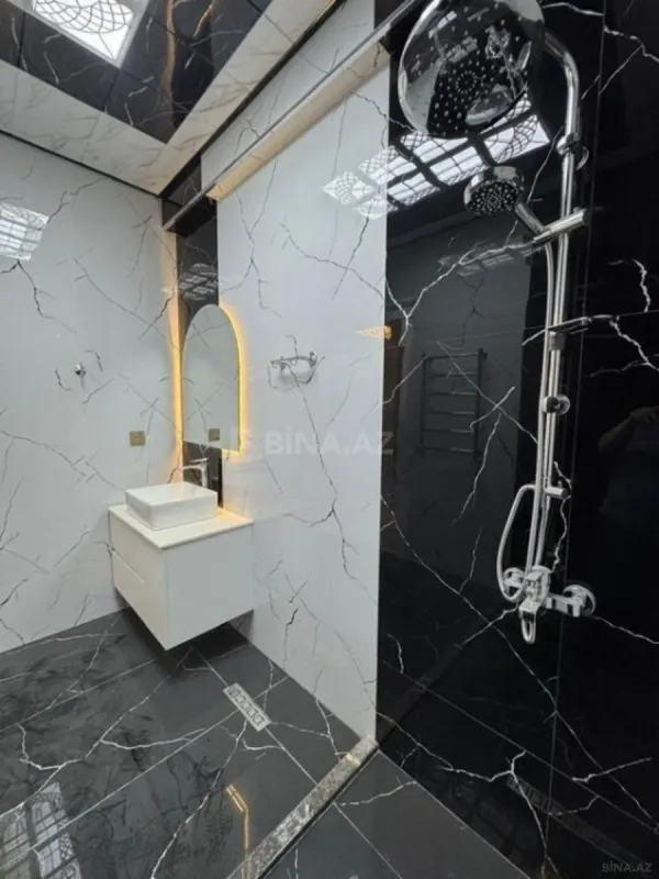 Satılır 3 otaqlı mənzil 137 m²