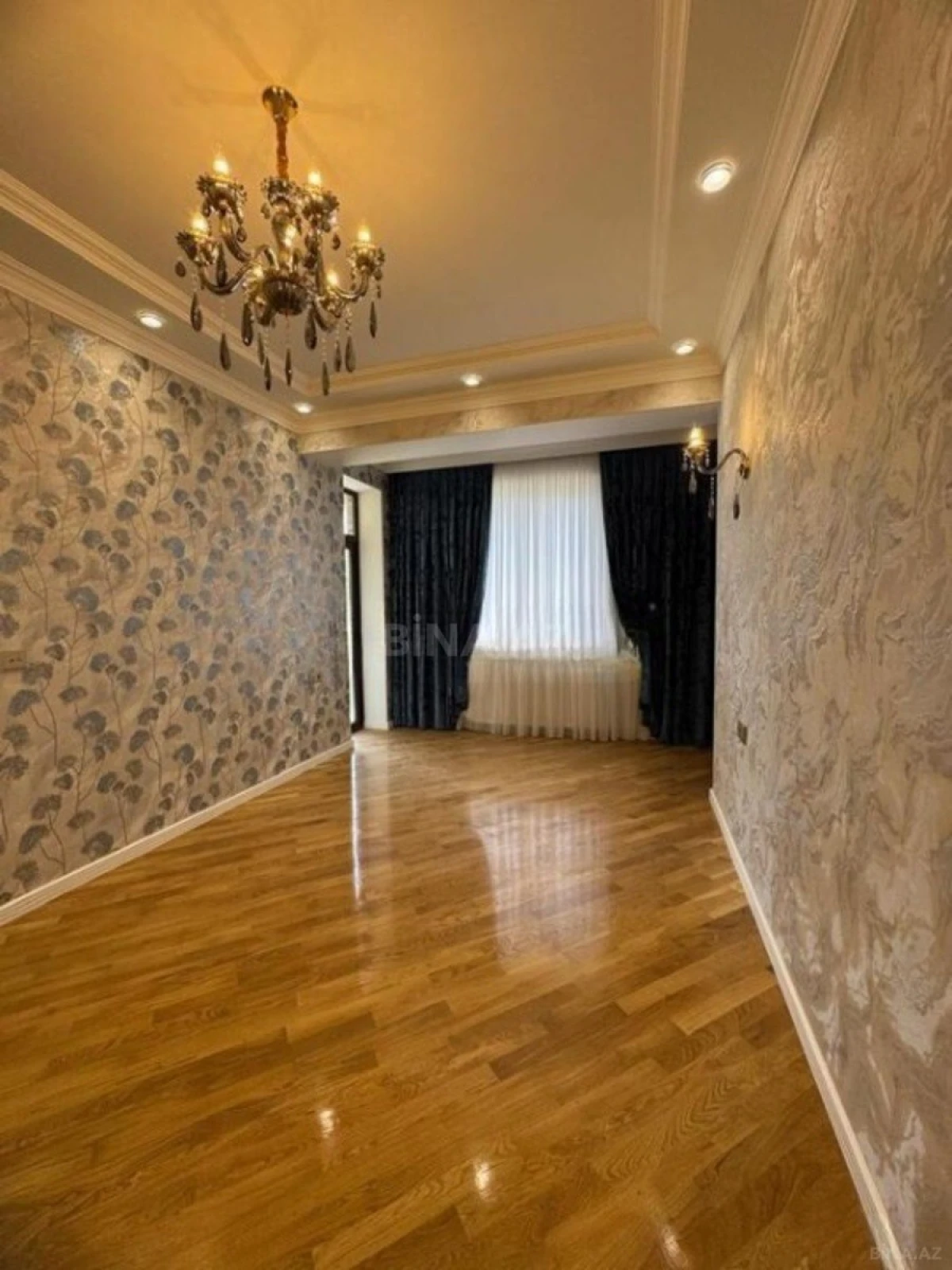 Satılır 3 otaqlı mənzil 137 m²