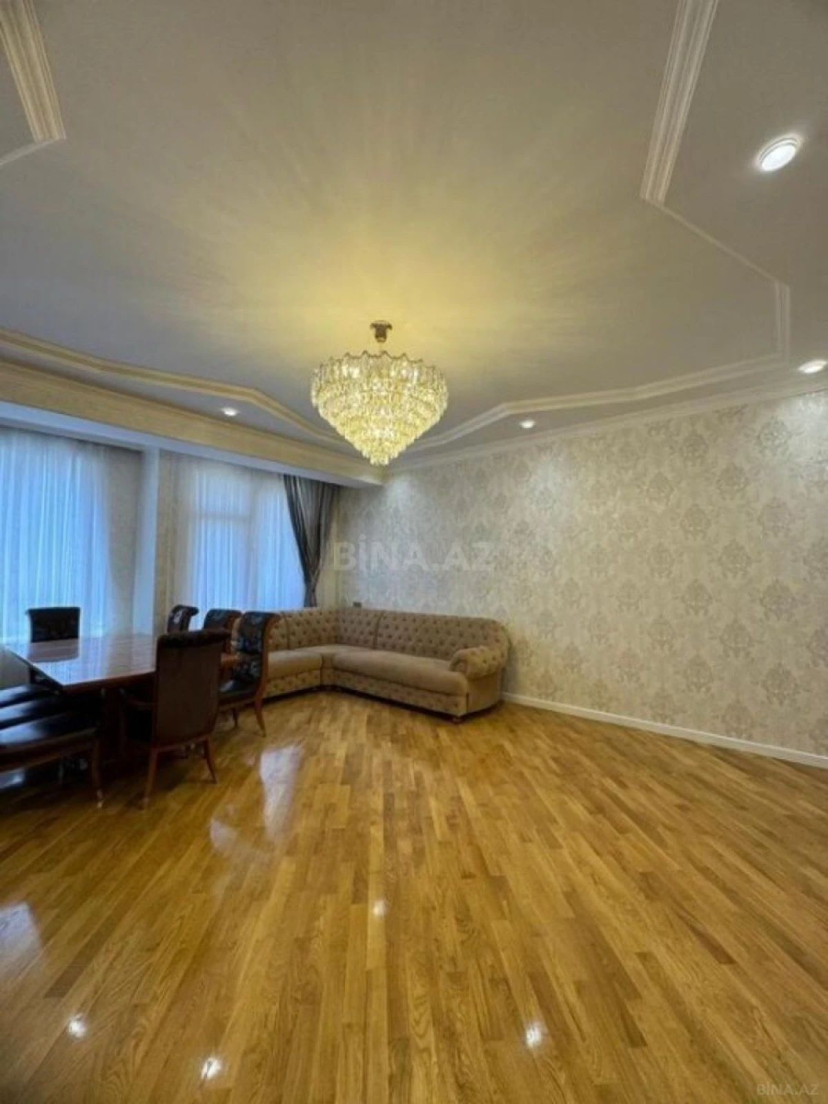 Satılır 3 otaqlı mənzil 137 m²