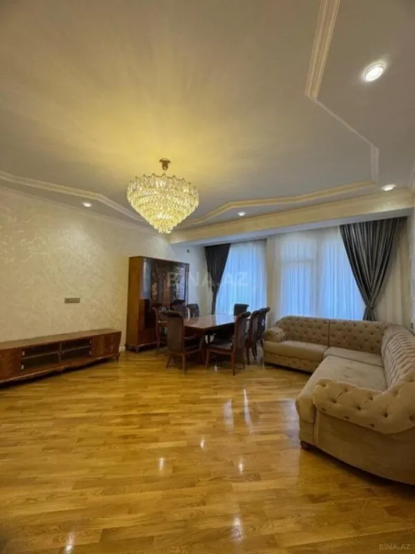 Satılır 3 otaqlı mənzil 137 m²