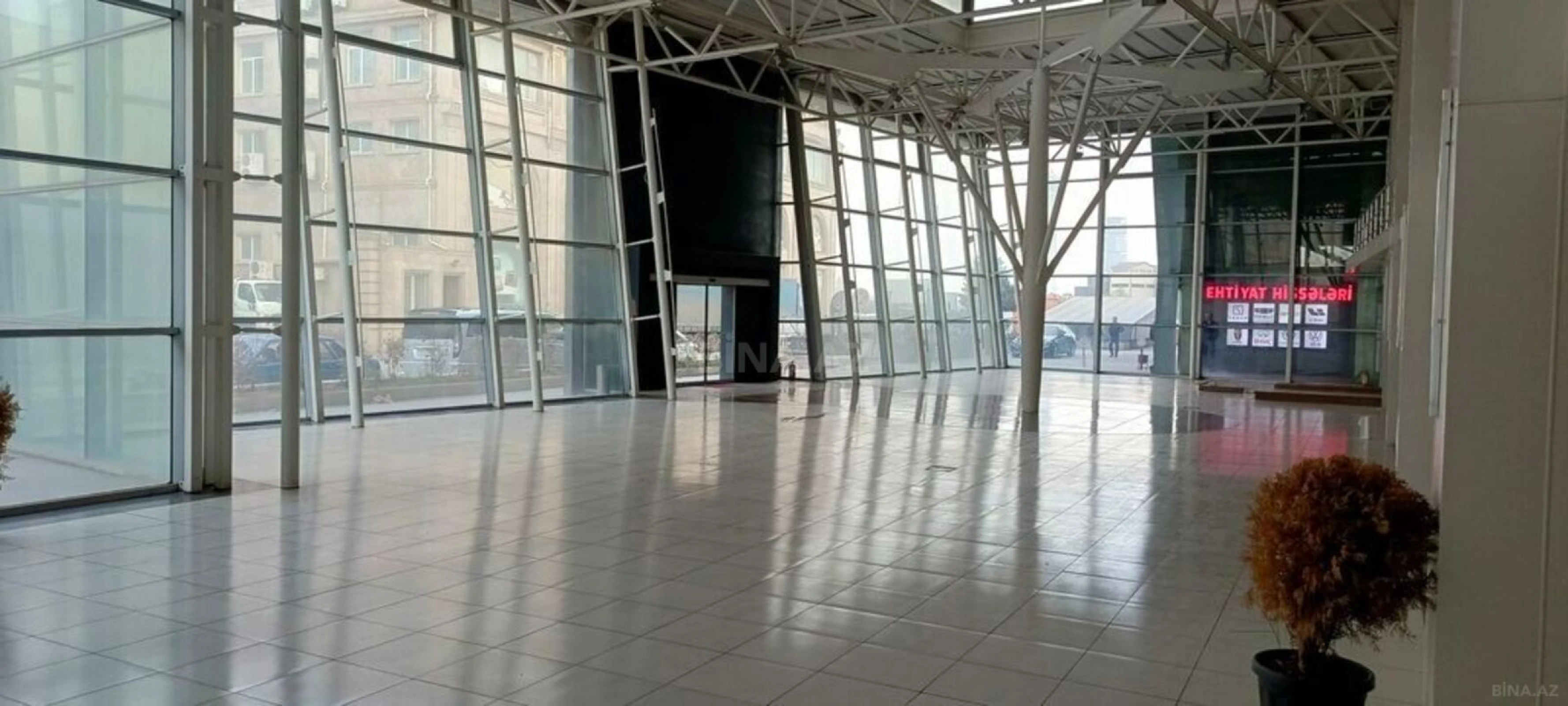 Satılır obyekt 1000 m²