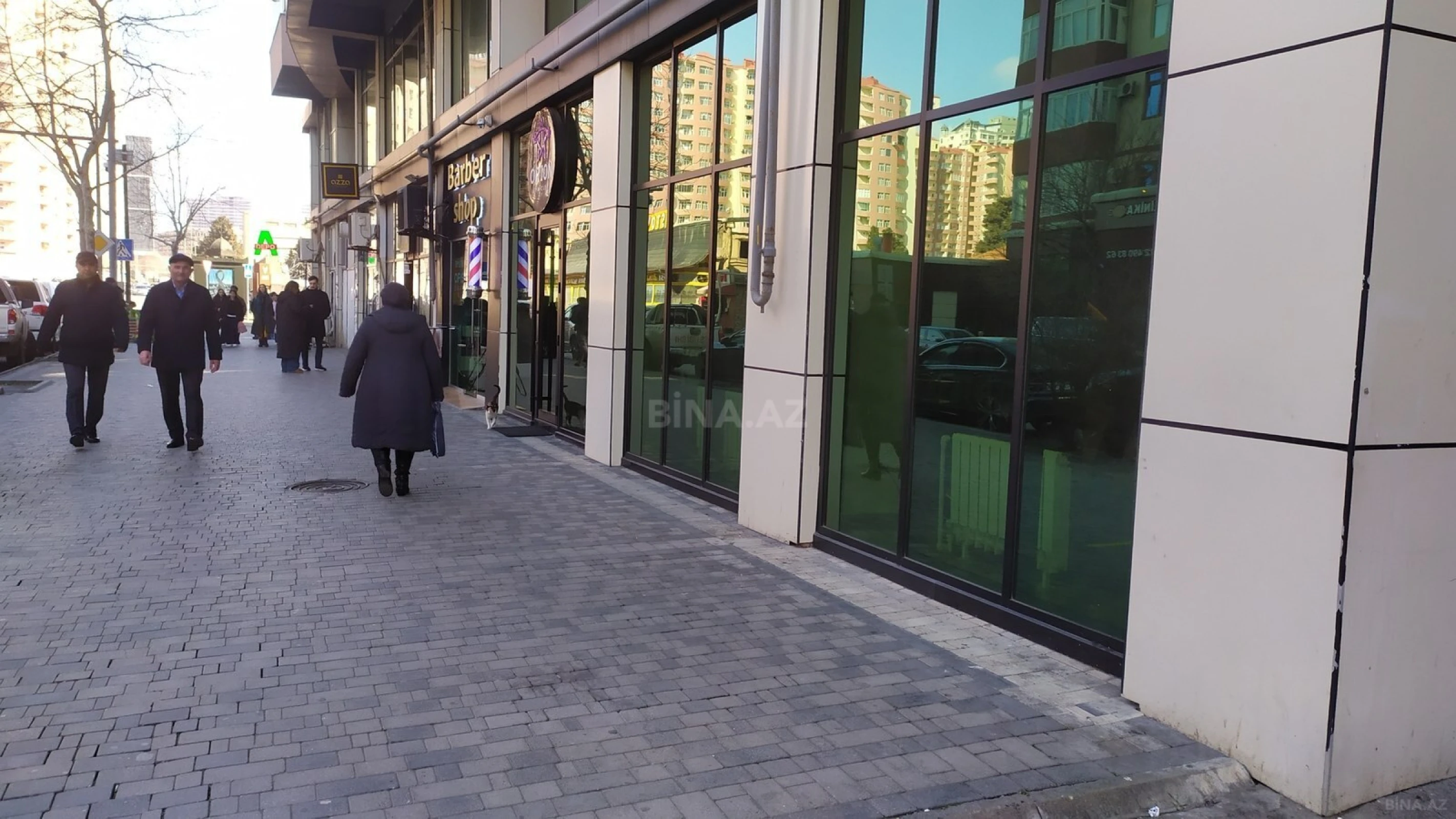 Satılır obyekt 690 m²