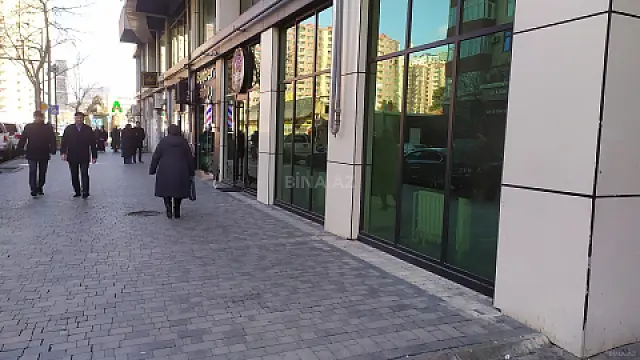 Satılır obyekt 690 m²