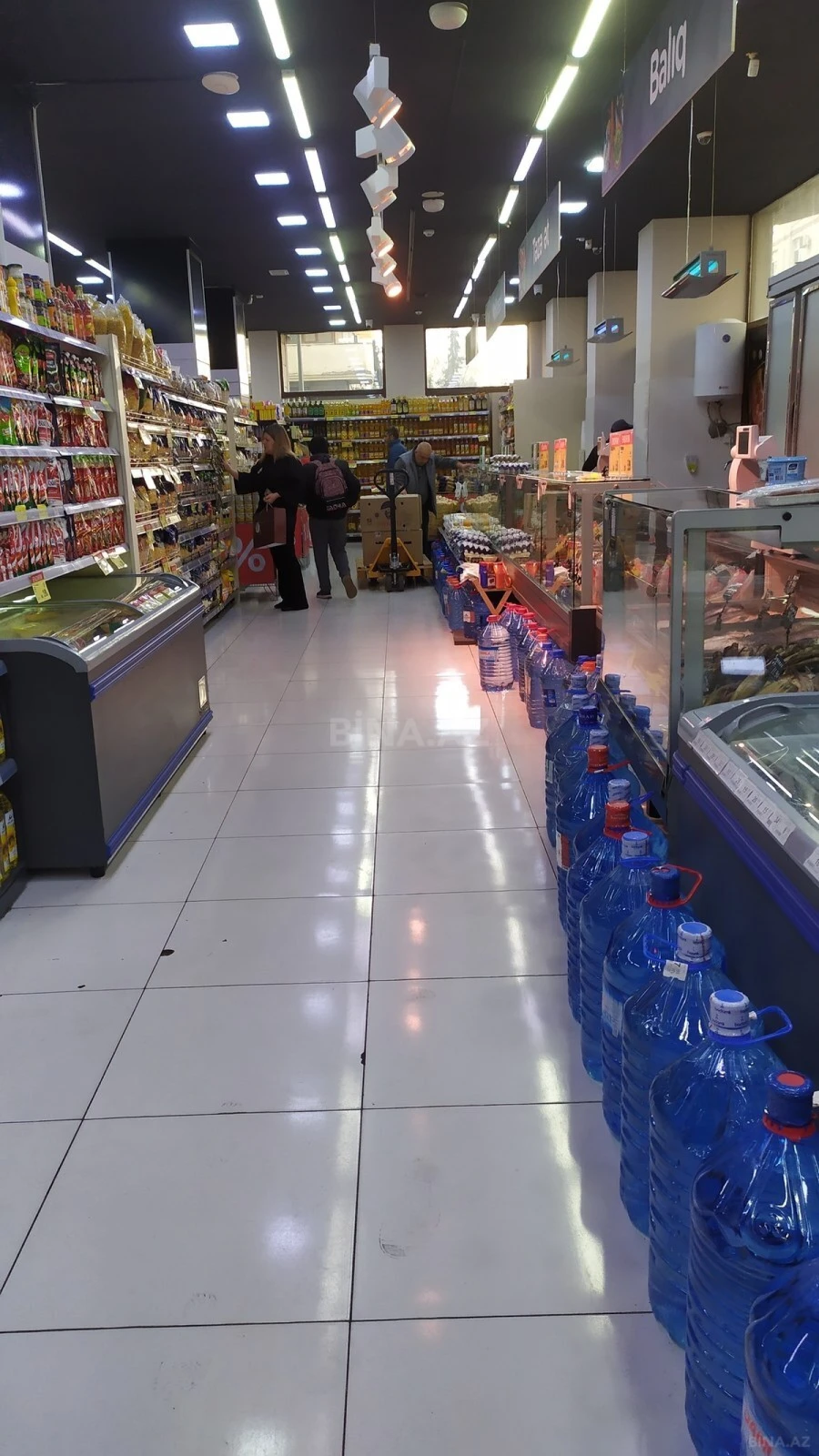 Satılır obyekt 690 m²