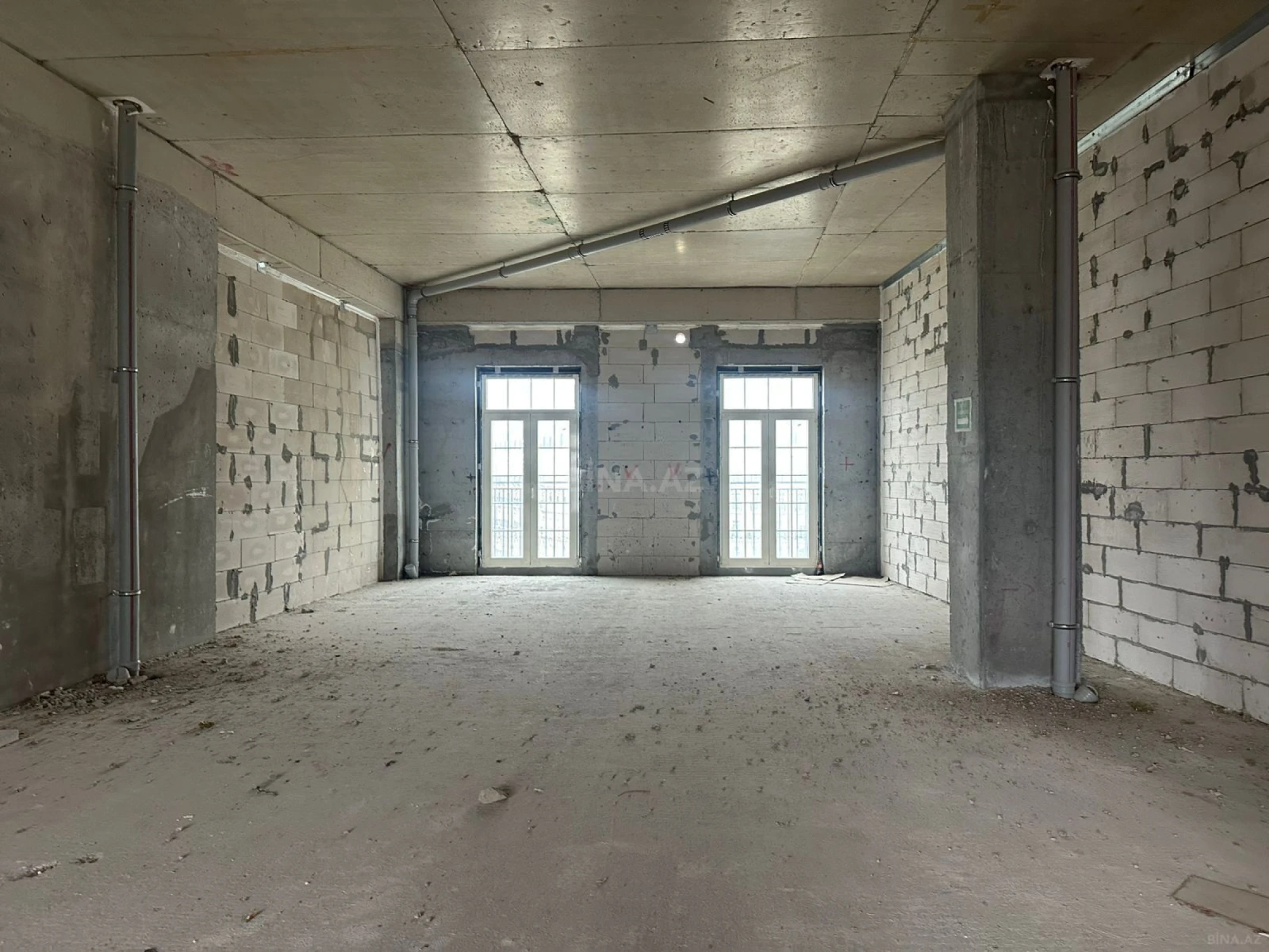 Satılır 4 otaqlı mənzil 232 m²