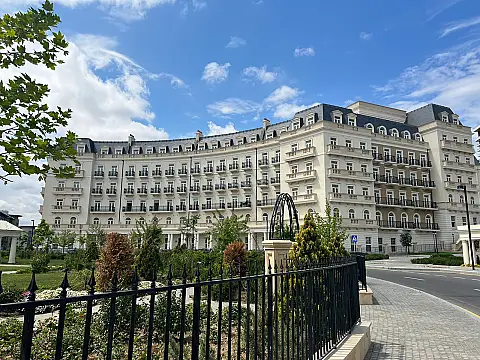 Satılır 4 otaqlı mənzil 232 m²