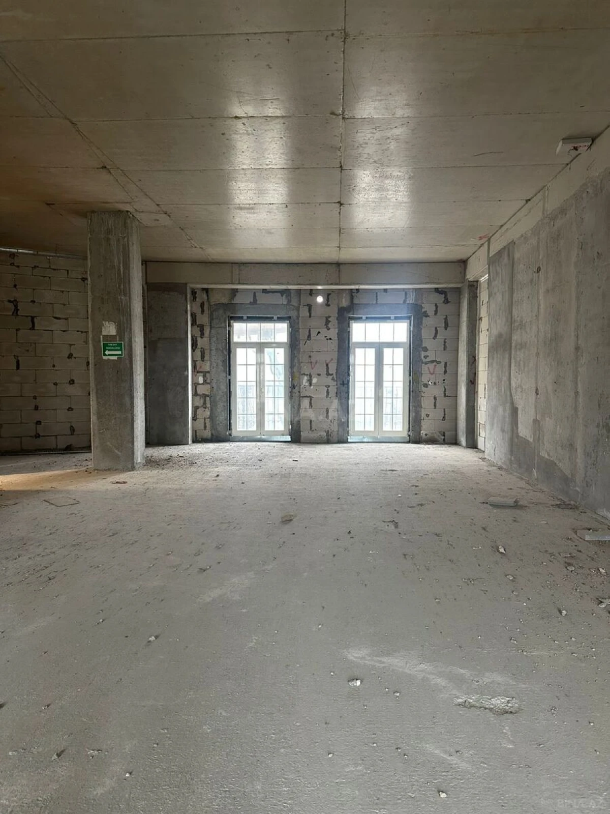 Satılır 4 otaqlı mənzil 232 m²