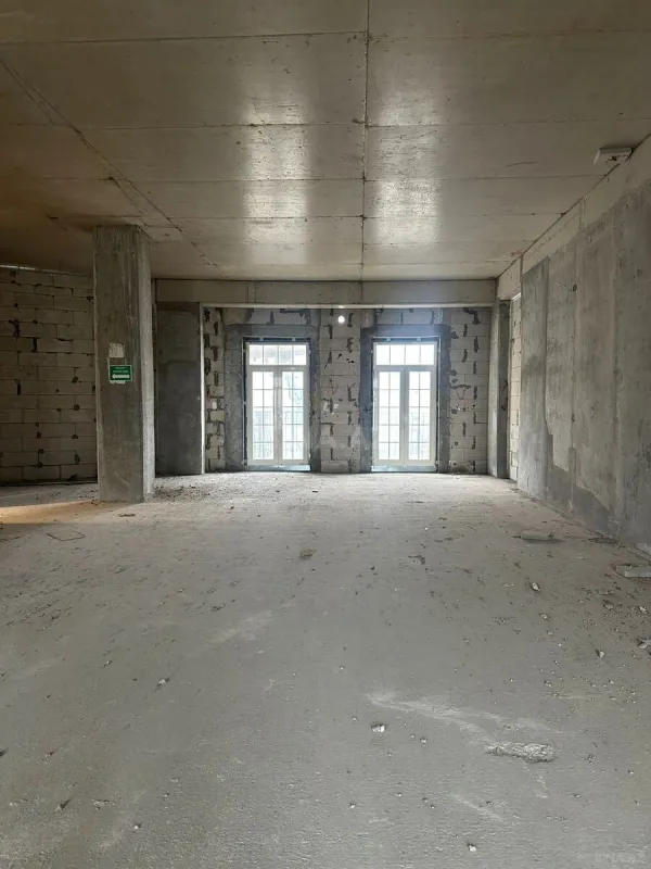 Satılır 4 otaqlı mənzil 232 m²