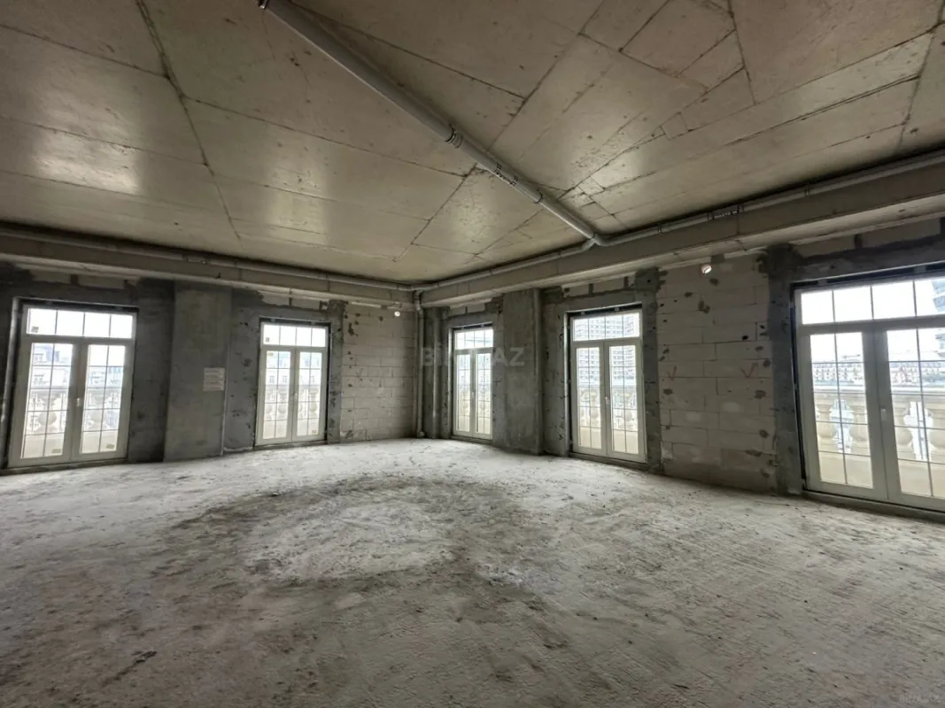 Satılır 4 otaqlı mənzil 232 m²