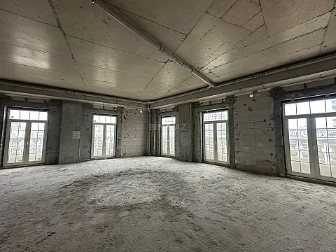 Satılır 4 otaqlı mənzil 232 m²