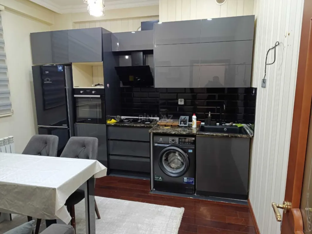 Kirayə verilir 2 otaqlı mənzil 85 m²