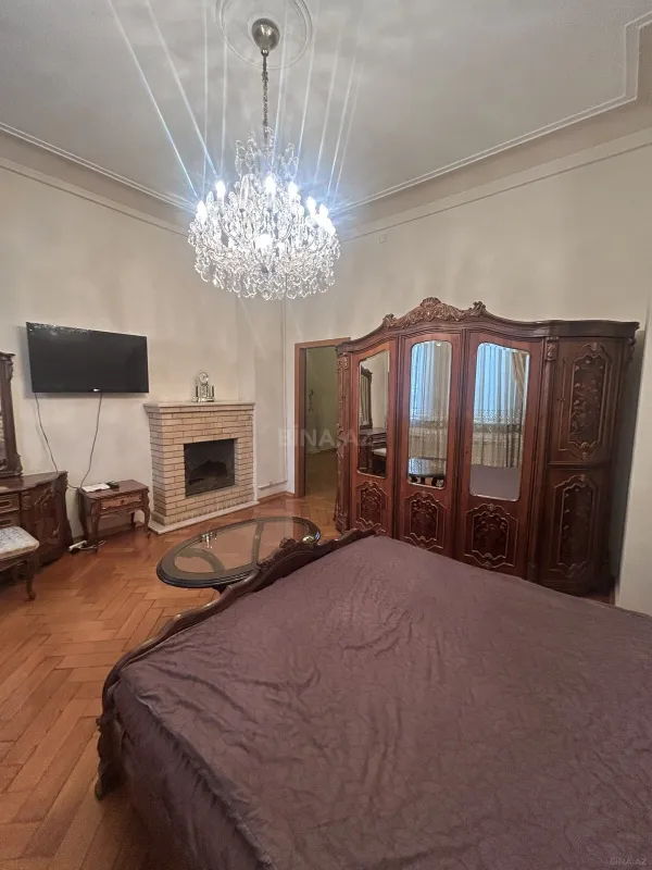 Satılır 6 otaqlı mənzil 200 m²