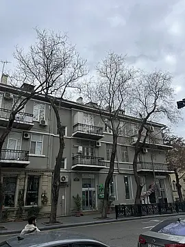 Satılır 6 otaqlı mənzil 200 m²