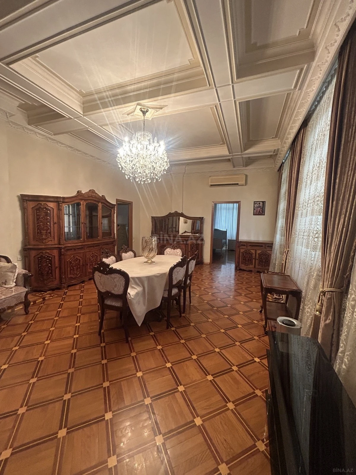 Satılır 6 otaqlı mənzil 200 m²