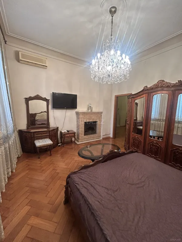 Satılır 6 otaqlı mənzil 200 m²
