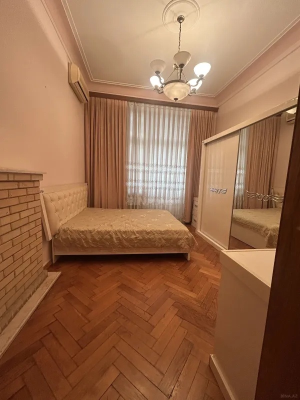 Satılır 6 otaqlı mənzil 200 m²