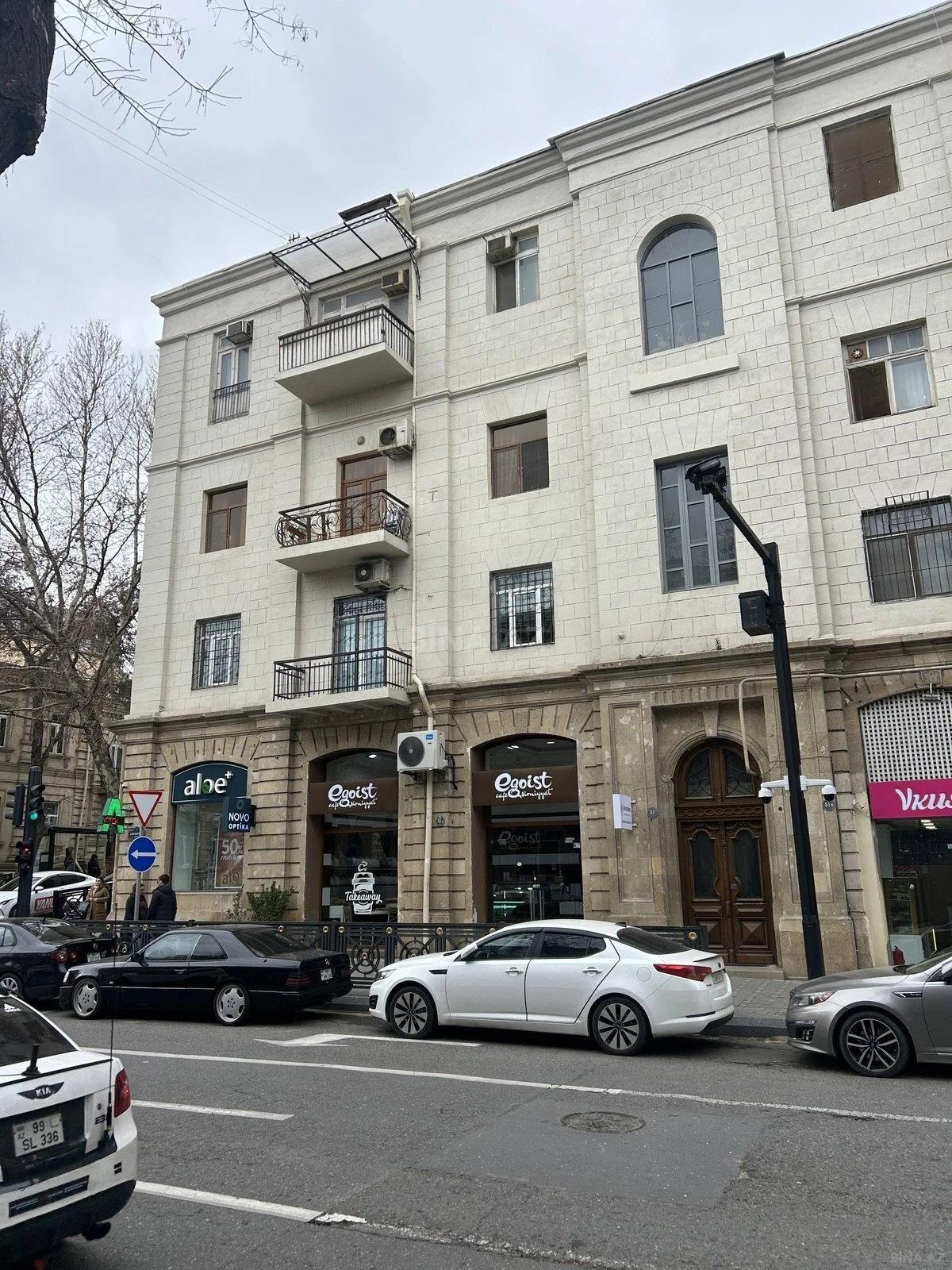 Satılır 6 otaqlı mənzil 200 m²