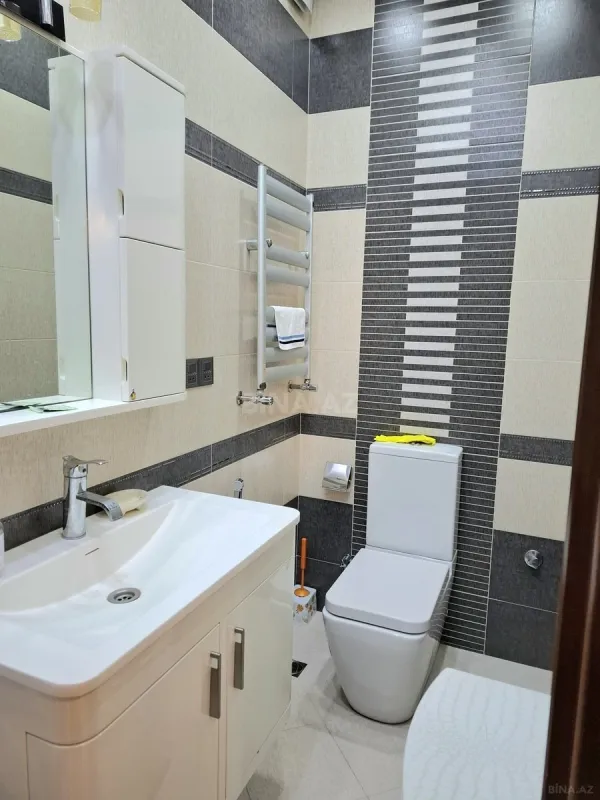 Satılır 4 otaqlı mənzil 177 m²