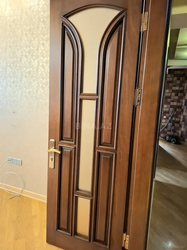 Satılır 4 otaqlı mənzil 177 m²