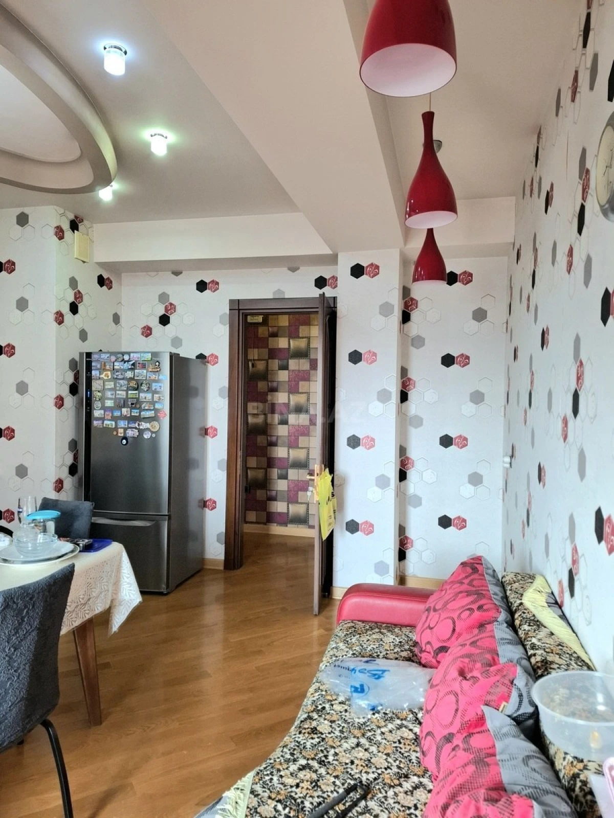 Satılır 4 otaqlı mənzil 177 m²