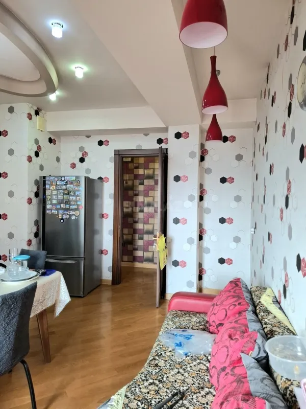 Satılır 4 otaqlı mənzil 177 m²