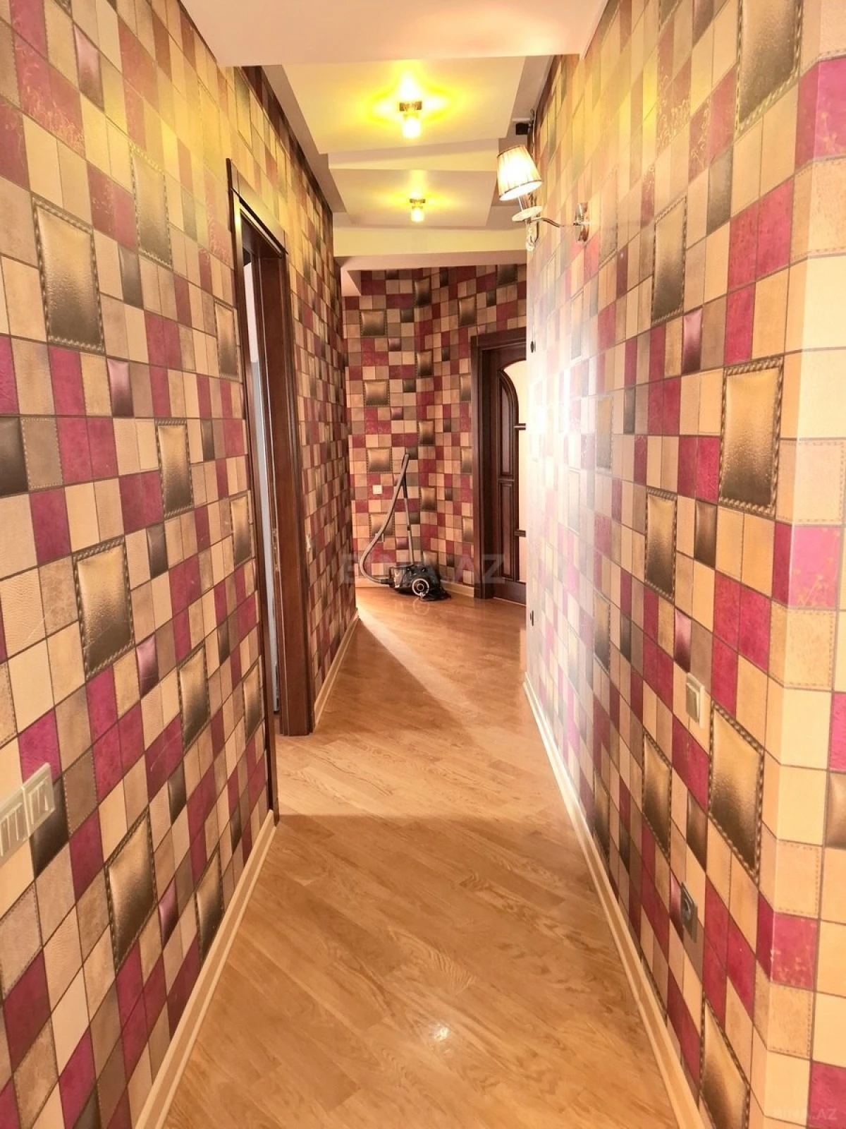 Satılır 4 otaqlı mənzil 177 m²