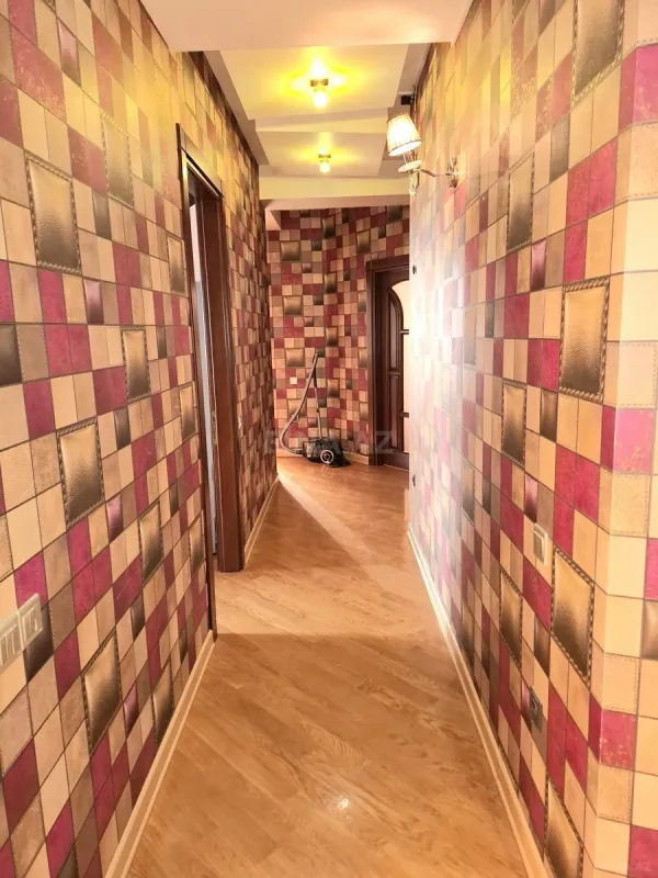 Satılır 4 otaqlı mənzil 177 m²