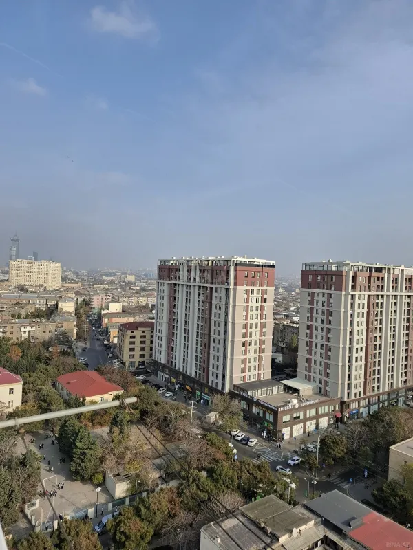 Satılır 4 otaqlı mənzil 177 m²
