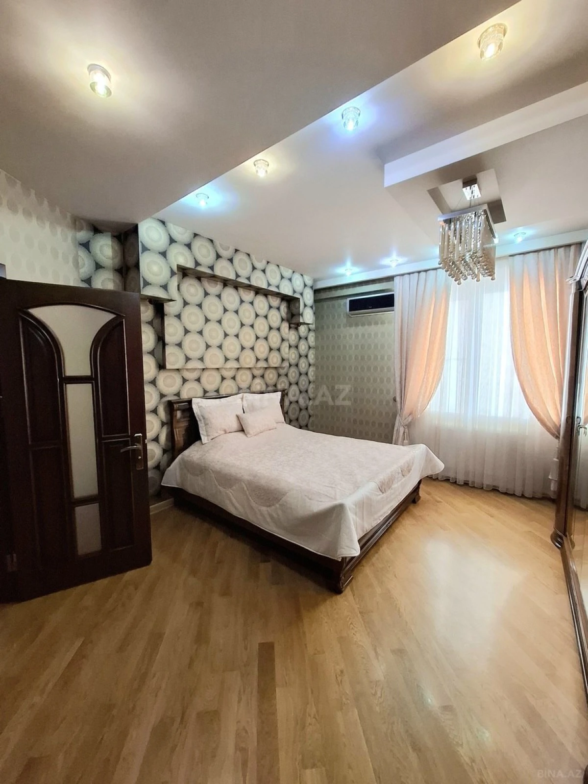 Satılır 4 otaqlı mənzil 177 m²