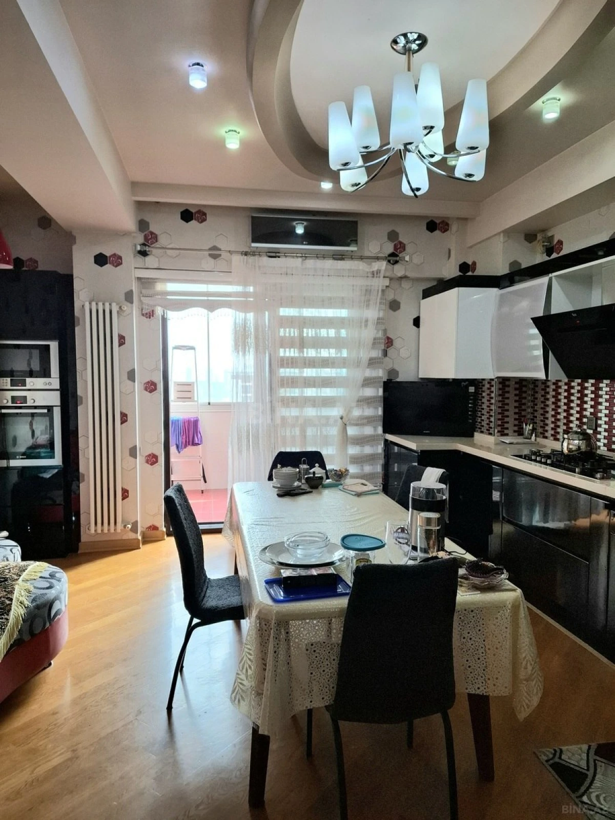 Satılır 4 otaqlı mənzil 177 m²