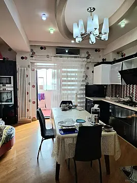 Satılır 4 otaqlı mənzil 177 m²