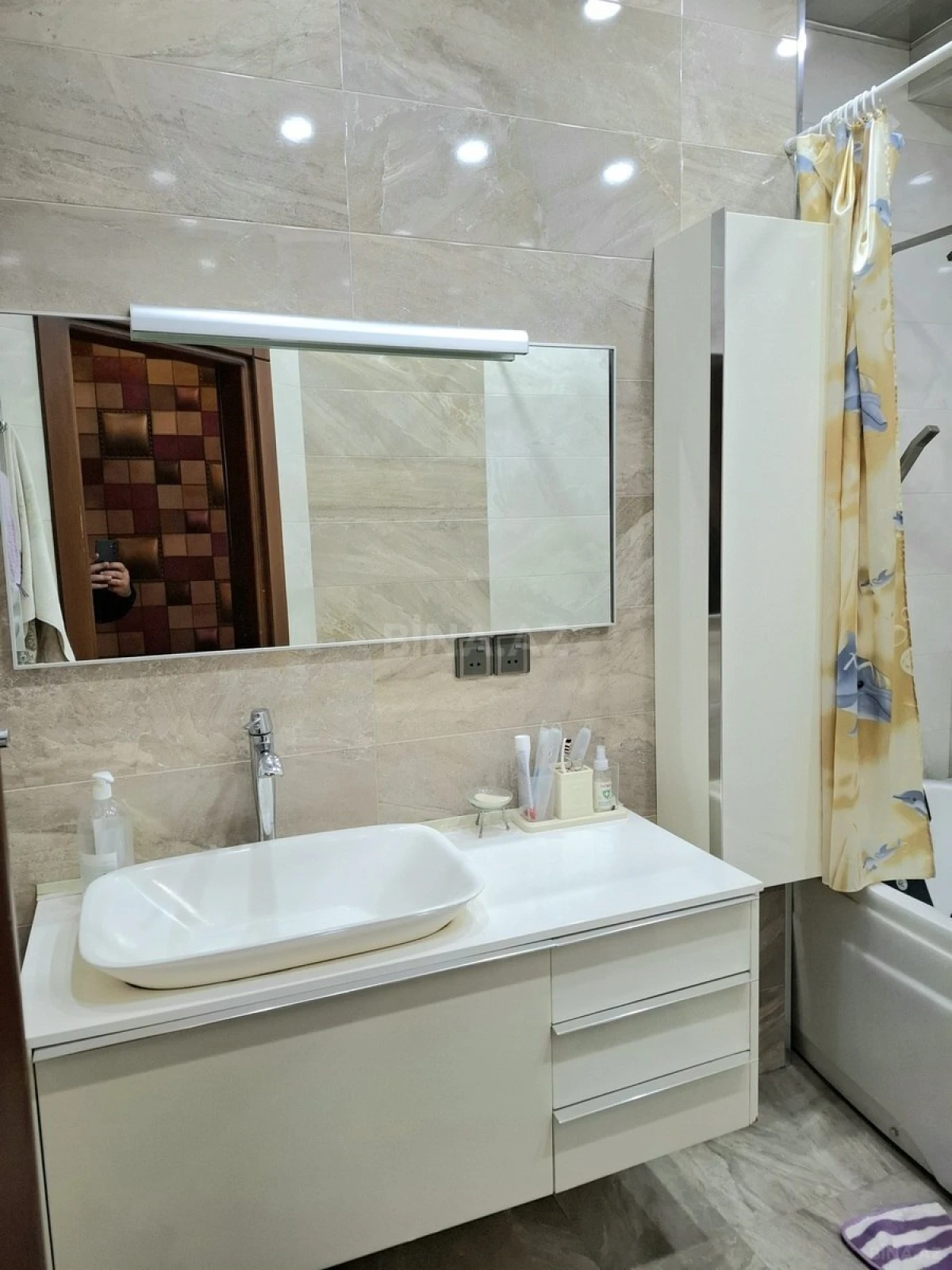Satılır 4 otaqlı mənzil 177 m²