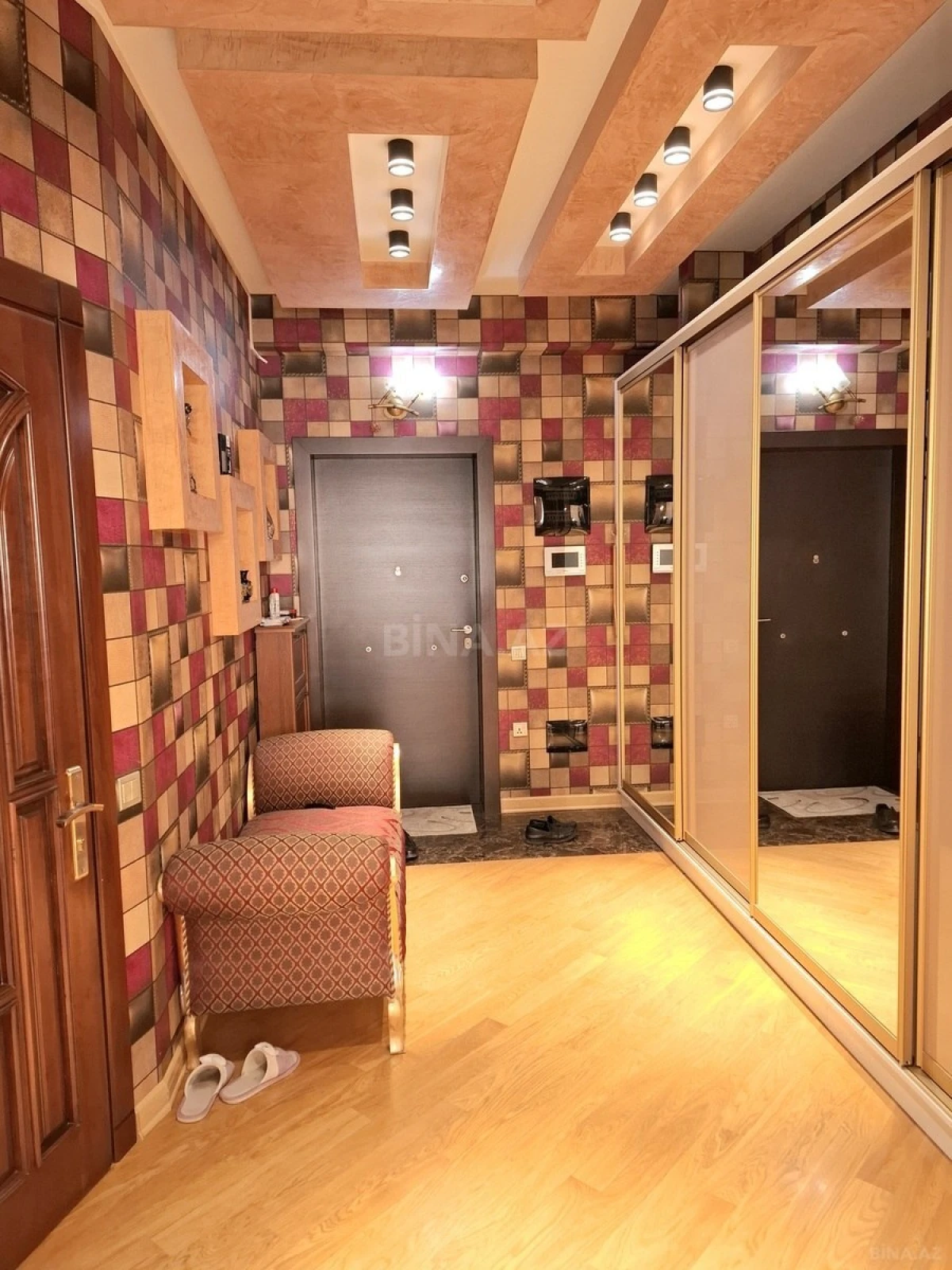 Satılır 4 otaqlı mənzil 177 m²