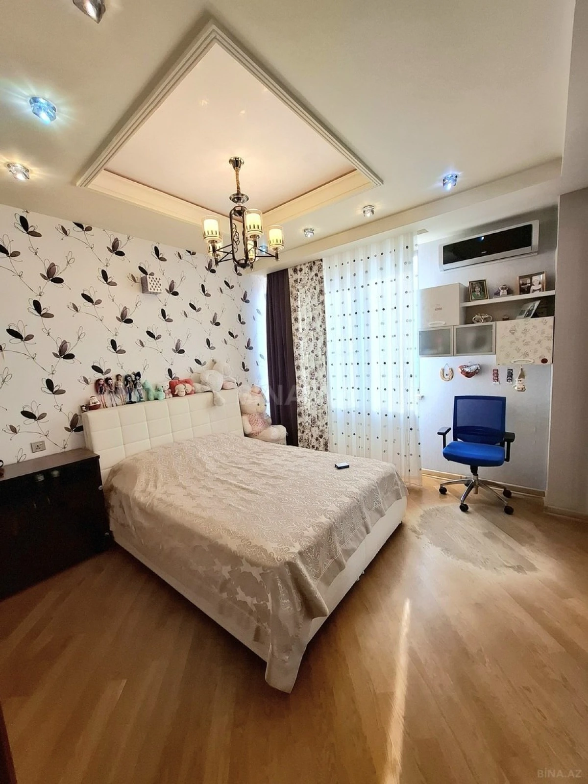 Satılır 4 otaqlı mənzil 177 m²