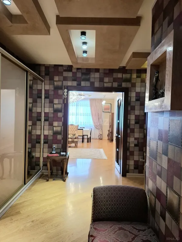Satılır 4 otaqlı mənzil 177 m²