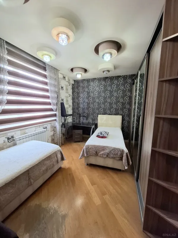 Satılır 4 otaqlı mənzil 177 m²